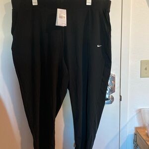 NWT Nike 3x pants runs big